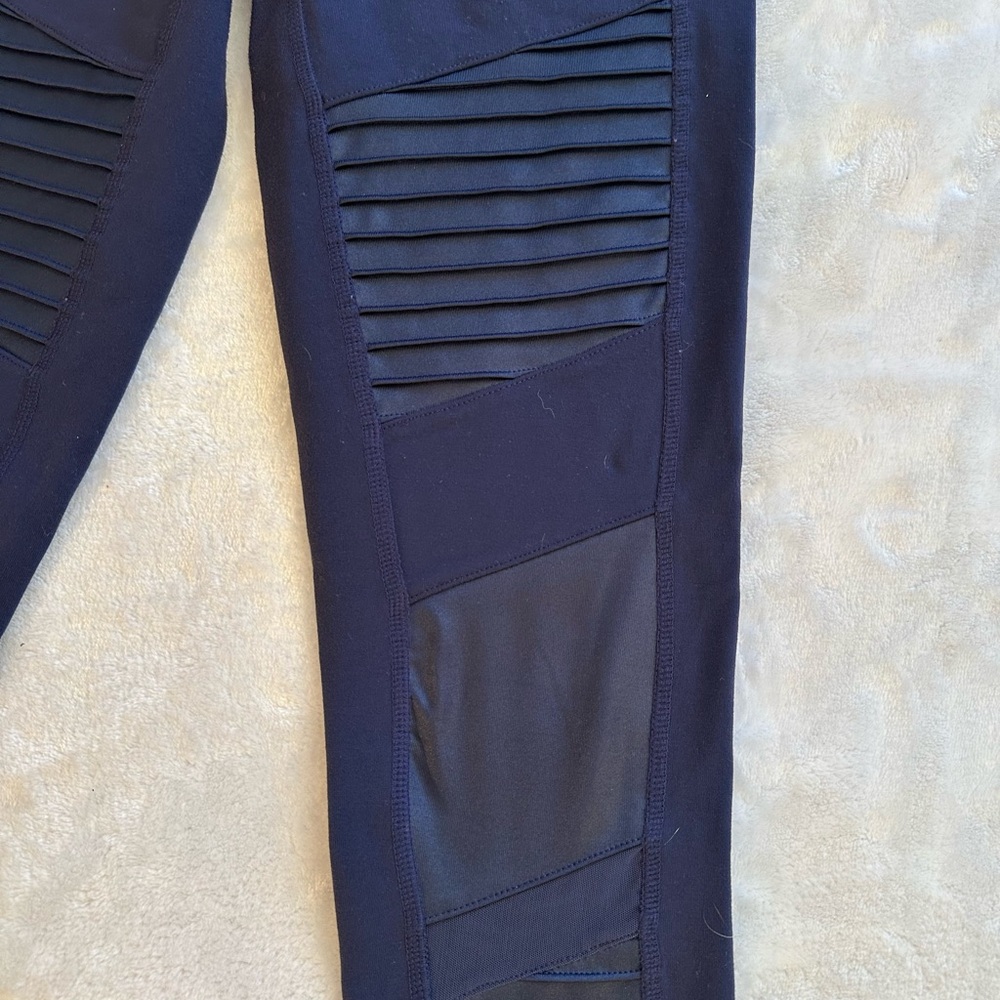 ALO Yoga navy moto Leggings. Small - Picture 2 of 7